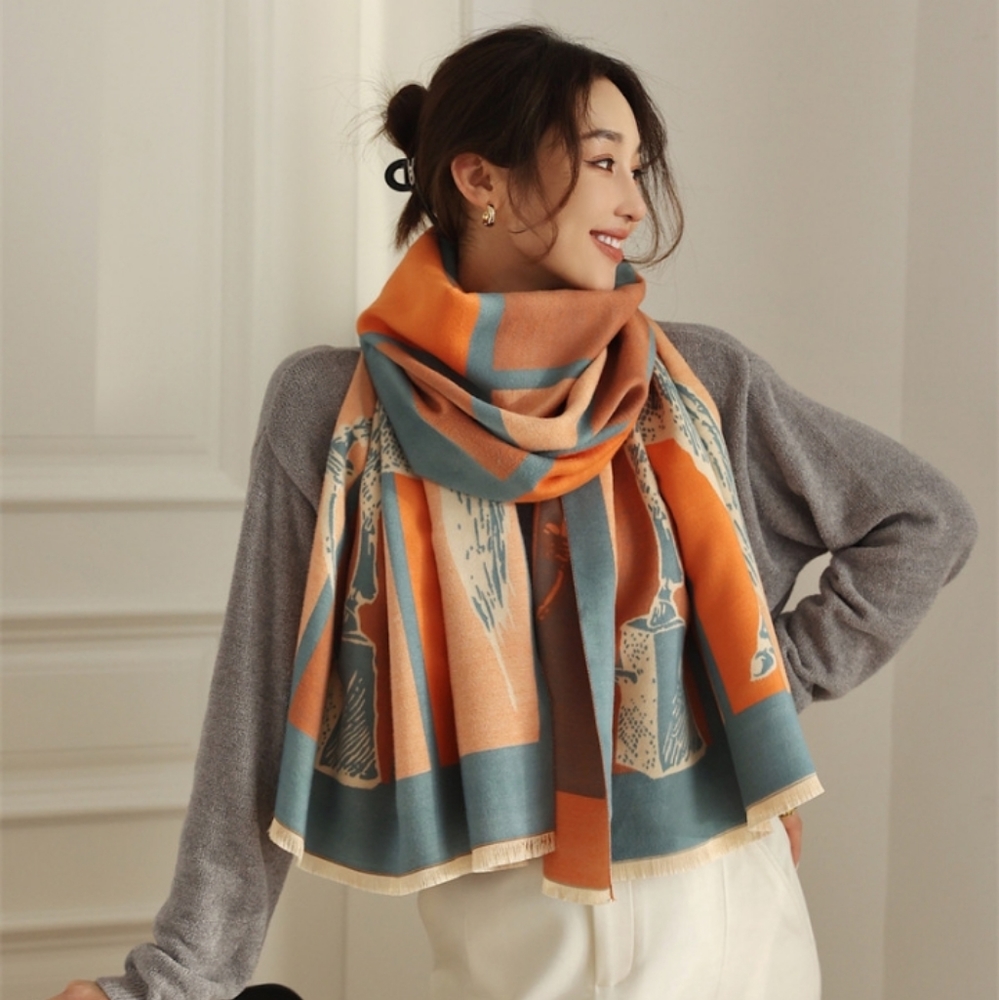 Elegant Cashmere Shawl - Picture 2 of 7